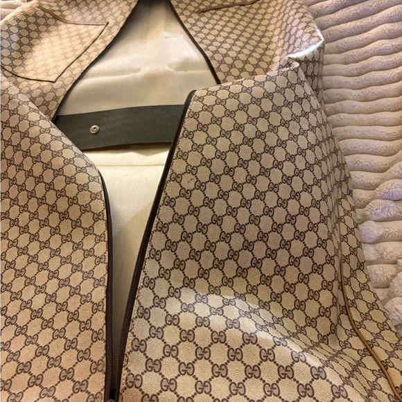 Vintage Gucci GG Supreme Canvas Garment Bag with Signature Red and Green Stripe. - Picture 11 of 16
